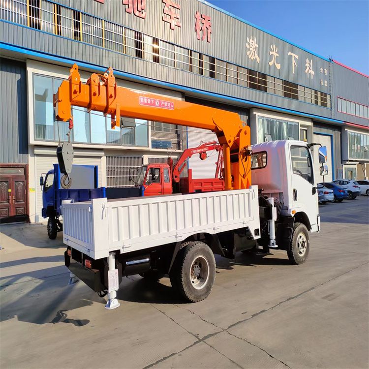 建平县三轮随车吊定制 农用改装机自备吊中瑞长期出售